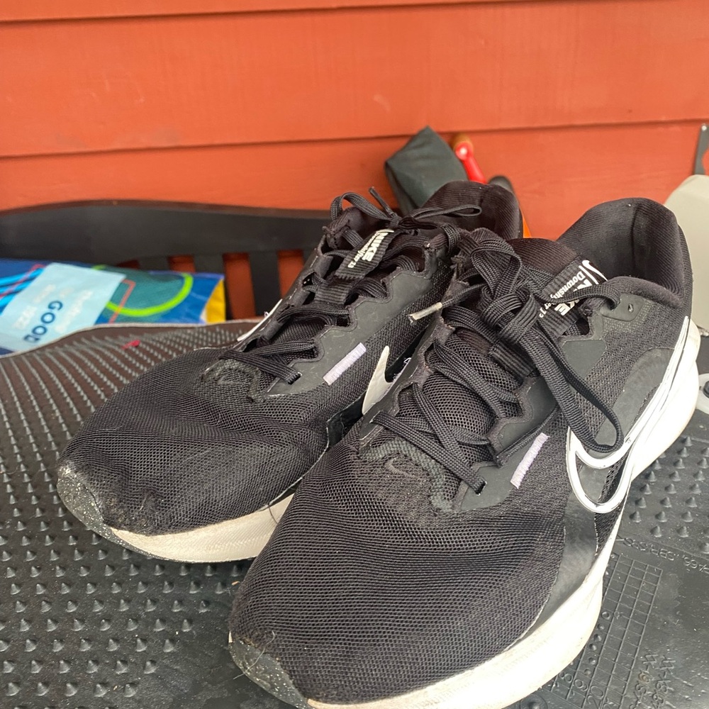 Nike Downshifter 13 FD6454-001 Mens Black White Sneakers Size 9